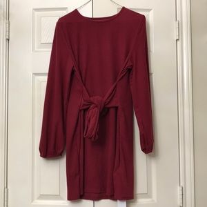Cute and casual Wine Red Dress w/ bow on front!